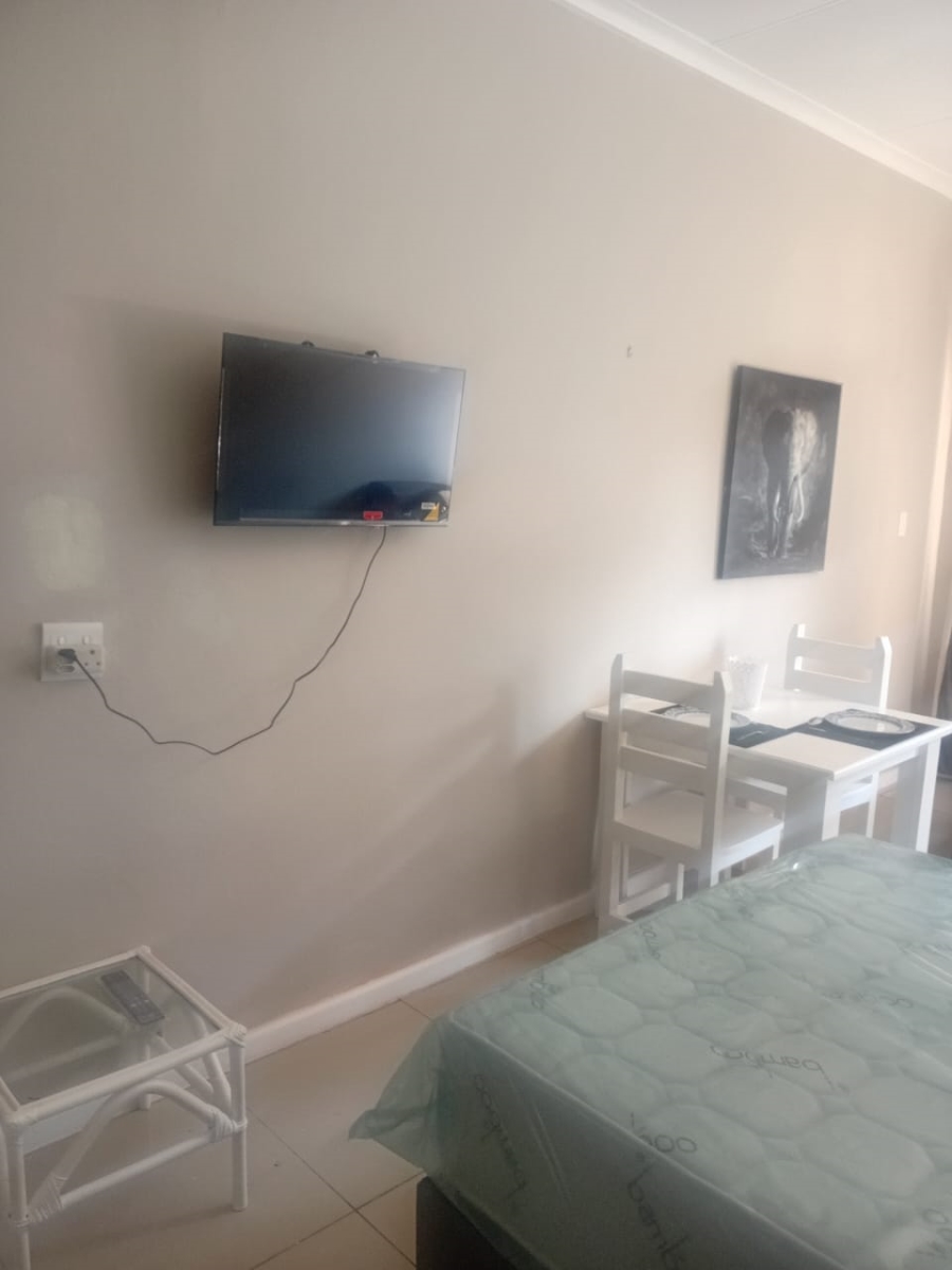 To Let 1 Bedroom Property for Rent in Humewood Eastern Cape